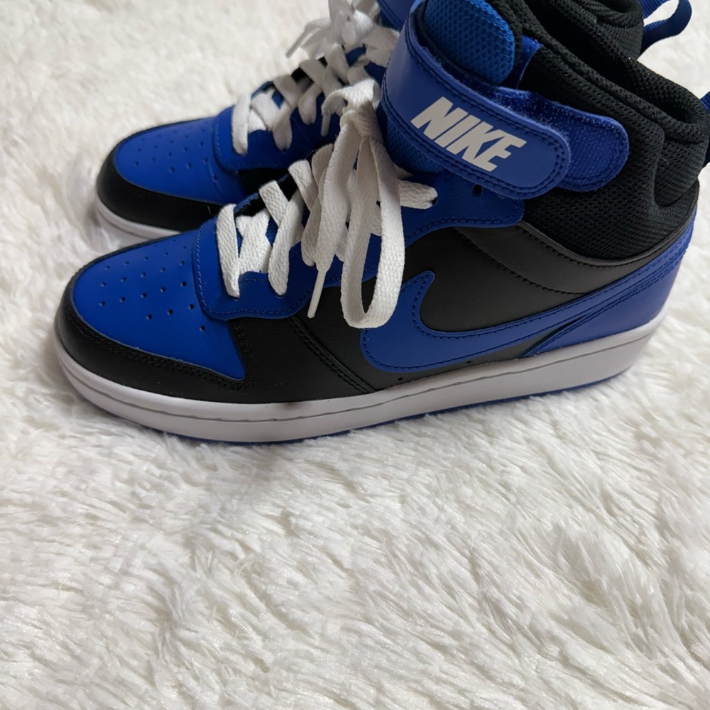 Nike Court Borough Mid 2 Kids Size 5 Royal Blue and Black Shoes like new